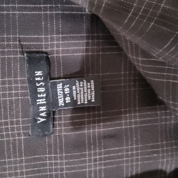 Mens button Down Van Heusen Shirt - Picture 2 of 3